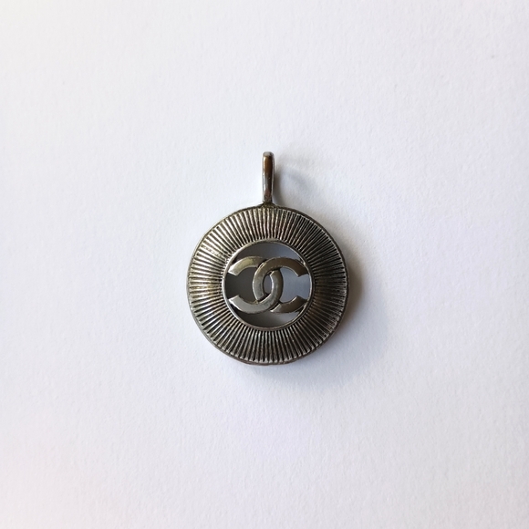 Vintage Chanel pendant - Picture 6 of 6